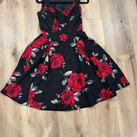 White House Black Market Red and Black Garment - Picture 2 of 5